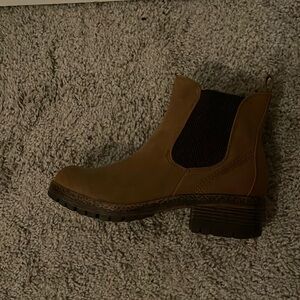 Vintage 7 Eight brand, brown, size 7 Women’s boots.